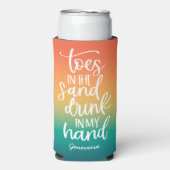 手に飲み物を持って かわいい タイポグラフィー レトロ グラデーション スリム缶クーラー (Seltzer正面)