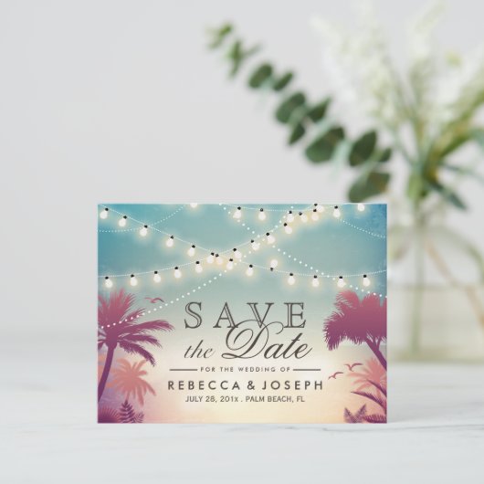 手のひらビーチストリングライトウェディング日付を保存 案内ポストカード (スタンド正面)