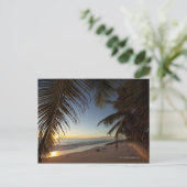手のひら通り見えるインディアン海上の夕日 ポストカード (スタンド正面)