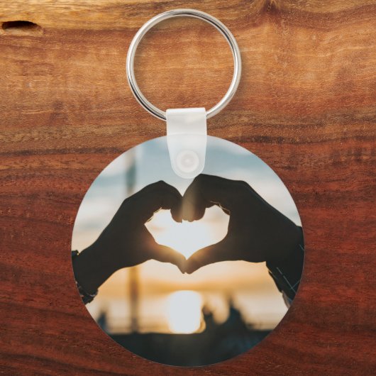 手のキーチェーンを使用したハートの作成 キーホルダー (正面)