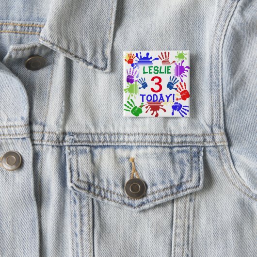 手のプリントと絵を描飛び跳ねる子供の年齢 缶バッジ (インサイチュ)