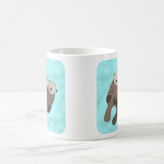 手のマグのかわいいカワウソのカップルのマグを握っているカワウソ コーヒーマグカップ (中央)