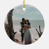 手のレタリング写真の日付を保存 セラミックオーナメント (裏面)