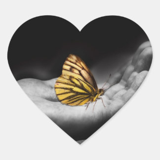 手の中の蝶 ハートシール