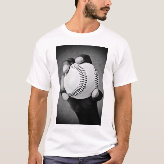 手の中の野球ボール Tシャツ (正面)