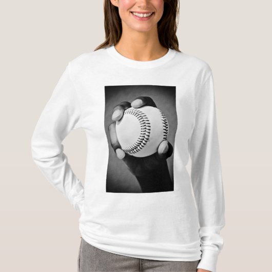 手の中の野球ボール Tシャツ (正面)