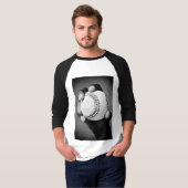 手の中の野球ボール Tシャツ (正面フル)