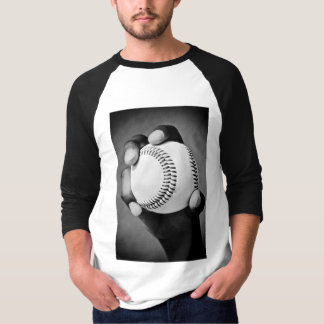 手の中の野球ボール Tシャツ