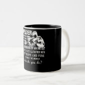 手の外科医の天才芸術家を使用する溶接工 ツートーンマグカップ (正面右)