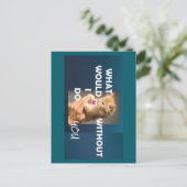 手の文字に抱かれた子猫 ポストカード (スタンド正面)