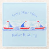 手の絵を描水の色の帆船はむしろセーリングされている ガラスコースター (正面)