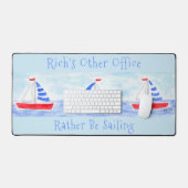 手の絵を描水の色の帆船はむしろセーリングされている デスクマット (キーボード&マウス)