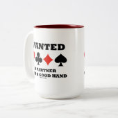 手の良いパートナーを求める（4枚のカードスーツ） ツートーンマグカップ (正面左)