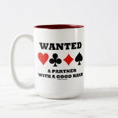 手の良いパートナーを求める（4枚のカードスーツ） ツートーンマグカップ (左)