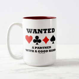 手の良いパートナーを求める（4枚のカードスーツ） ツートーンマグカップ