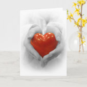 手の赤いハート、私は形愛します カード (黄色い花)