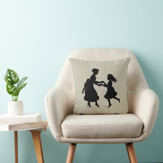 手の踊ることを保持している母及び娘 クッション (椅子)