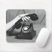 手の近い電話を取っている女性 マウスパッド (マウス)