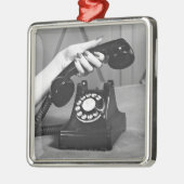 手の近い電話を取っている女性 メタルオーナメント (左)