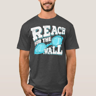 手を伸ばしてウォールスイミング泳ぐ人の贈り物 Tシャツ