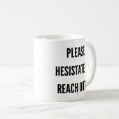 手を伸ばすのをためらう コーヒーマグカップ (正面右)