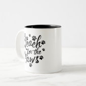 手を伸ばすタイポグラフィ ツートーンマグカップ (正面左)