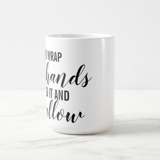 手を包んで飲みのまわりに込むのが好きだ コーヒーマグカップ (中央)