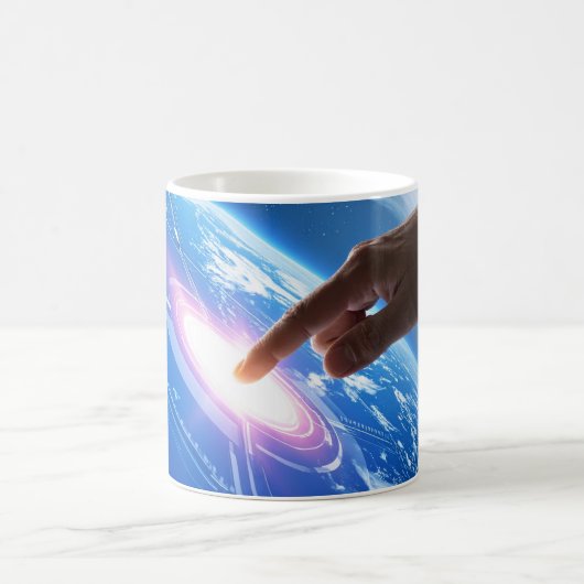 手を地面に触れる コーヒーマグカップ (中央)