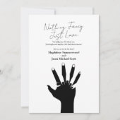 手を持つカップルファンシーはカジュアル結婚Nothing 招待状 (正面)