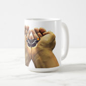 手を持つ蝶のデジタル自然アート コーヒーマグカップ (正面右)