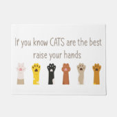 手を挙げて猫は最高のおもしろい引用文 ドアマット (正面)