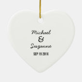 手を握っている国のカップルの男の子および女の子 セラミックオーナメント (裏面)