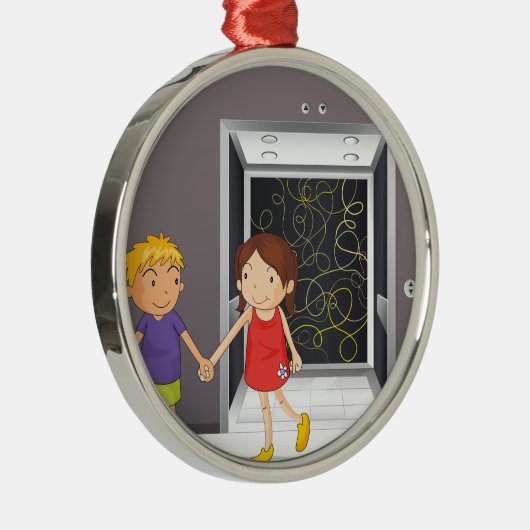 手を握っている女の子および男の子はエレベーターに近づきます メタルオーナメント (右)