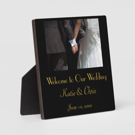 手を握るロマンチックでエレガントな結婚式のカップル フォトプラーク (正面)