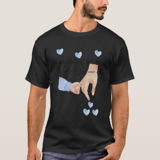 手を握る少年の新しい父親をベッドで探す Tシャツ