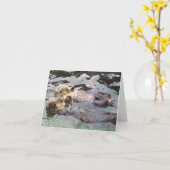 手を握る海のカワウソ カード (黄色い花)