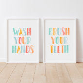 手を洗う歯を磨くキッズバスルーム