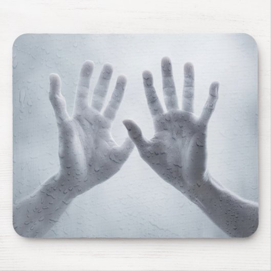 手を濡れた蒸しガラスに マウスパッド (正面)