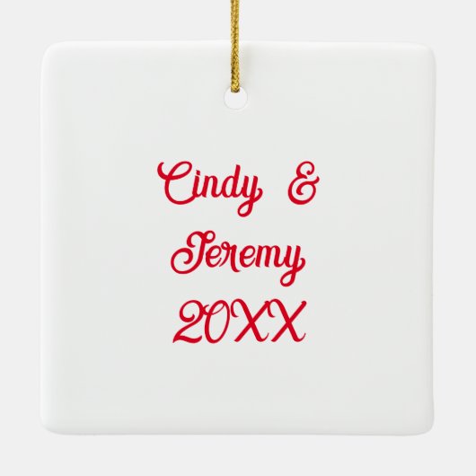 手を繋いでかわいいアニメパーソナライズされたカップル セラミックオーナメント (裏面)