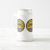 手を離して魚とボートを水で示す ビールジョッキ (正面左)