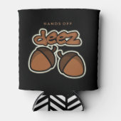 手を離すディーズナット 缶クーラー (正面)