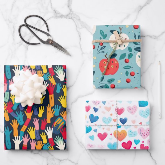 手カラフルプリントアップルハートスクールをテーマ ラッピングペーパーシート (正面)