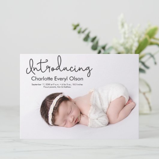 手モダン打ち写真の赤ちゃん女の子を紹介 案内状 (スタンド正面)