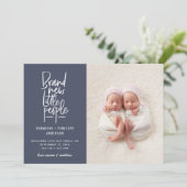 手モダン描き双子ベビー誕生の発表 案内状 (スタンド正面)