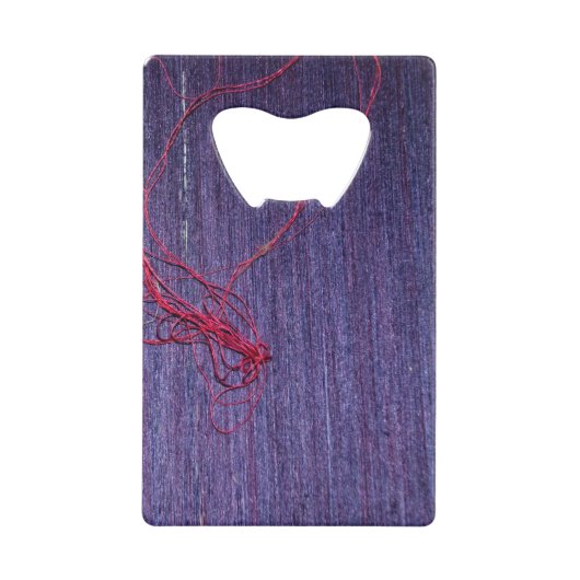 手作りの青いタイ産絹、赤糸 クレジットカード栓抜き (正面)