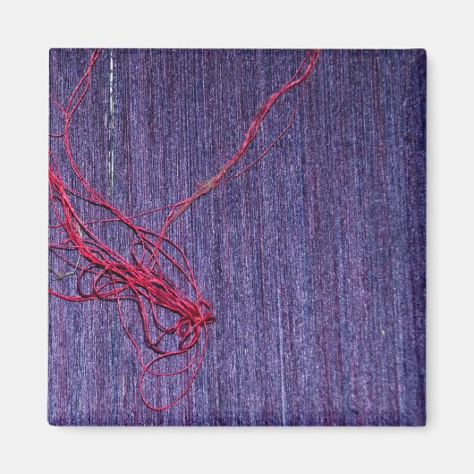 手作りの青いタイ産絹、赤糸 マグネット (正面)