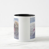 手入れをしている日本のなマカク属(Macacaのfuscata) マグカップ (中央)