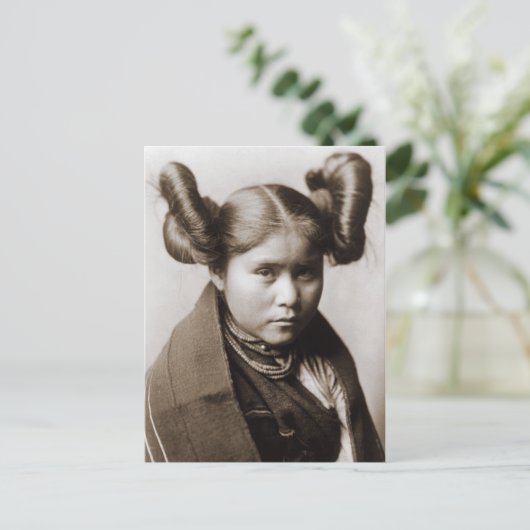 手和インディアンの髪型ファンシー女 ポストカード (スタンド正面)