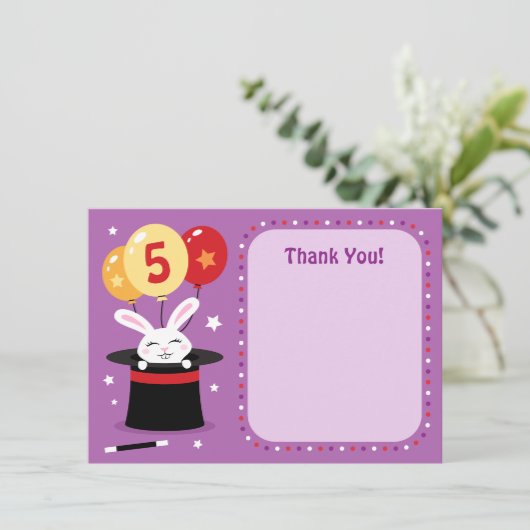 手品師の帽子の誕生会のウサギは感謝していしています サンキューカード (スタンド正面)