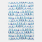 手塗りの青い水彩画の波状パターン キッチンタオル (縦)